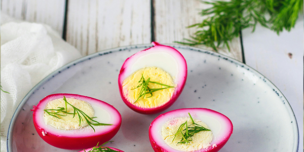 Kolorowe Jajka na Wielkanoc – wypróbuj efektowny przepis jak z Instagrama